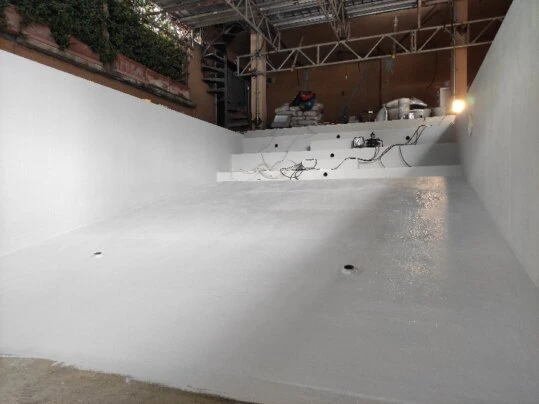 Piscina PMMA lavorazione