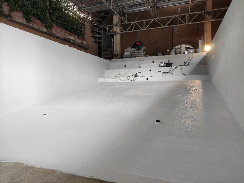 Applicazione di PMMA Triflex in piscina 