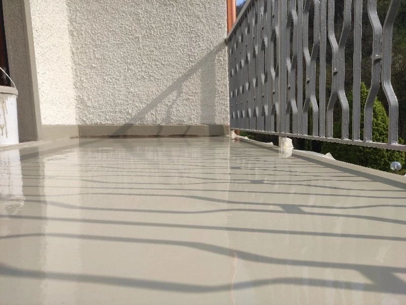 Terrazzo impermeabilizzato con resina PMMA pronto per nuova pavimentazione