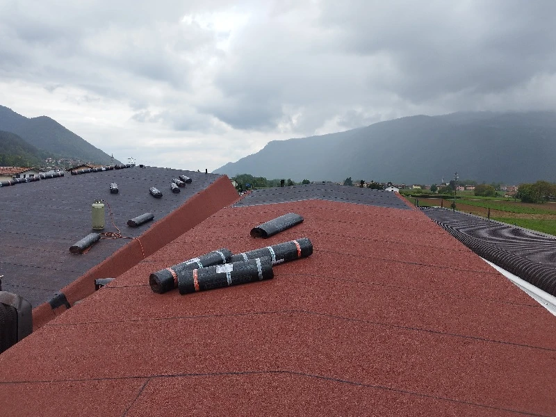 Posa di guaina bituminosa su una copertura piana
